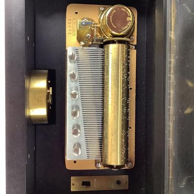 649 Reuge Music Box & Clock