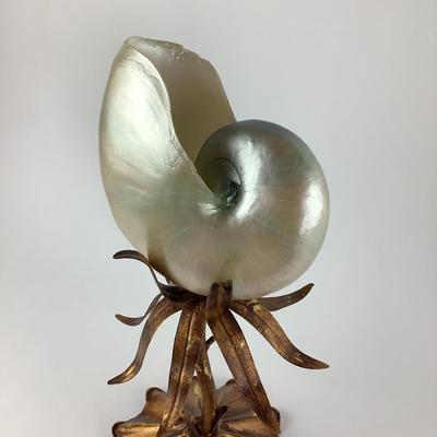 653 Decorative Faux Nautilus Shell In Metal Stand
