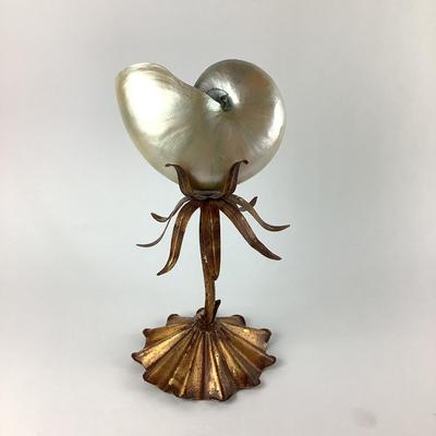 653 Decorative Faux Nautilus Shell In Metal Stand