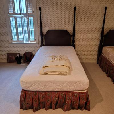Pair of Twin Two Poster Headboards with Bedframes and Electric Blankets (3GB2-CE)