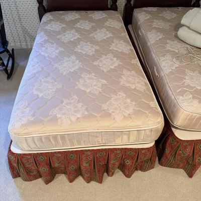 Pair of Twin Two Poster Headboards with Bedframes and Electric Blankets (3GB2-CE)