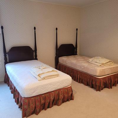 Pair of Twin Two Poster Headboards with Bedframes and Electric Blankets (3GB2-CE)