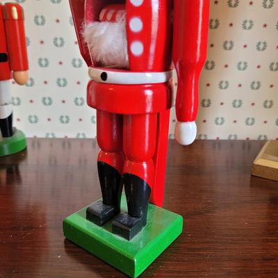 Four Nutcrackers (3GB2-CE)