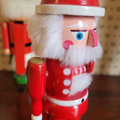 Four Nutcrackers (3GB2-CE)
