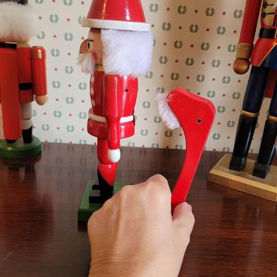 Four Nutcrackers (3GB2-CE)
