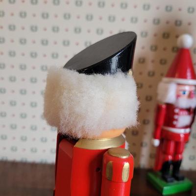 Four Nutcrackers (3GB2-CE)