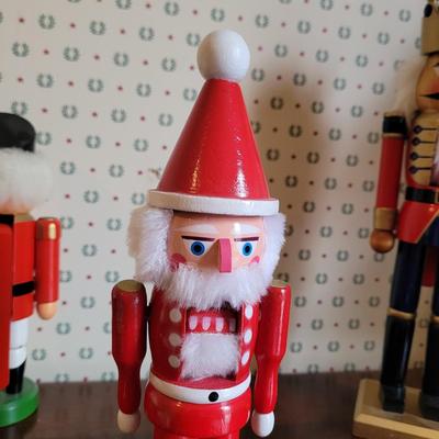 Four Nutcrackers (3GB2-CE)