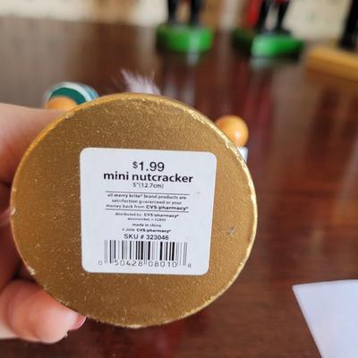 Four Nutcrackers (3GB2-CE)