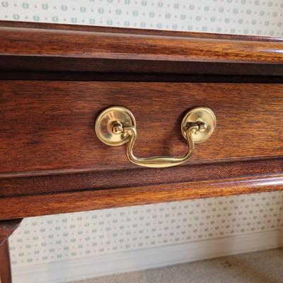 Queen Anne Style Two-Drawer Writing Table (3GB2-CE)