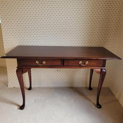 Queen Anne Style Two-Drawer Writing Table (3GB2-CE)