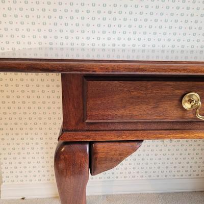 Queen Anne Style Two-Drawer Writing Table (3GB2-CE)