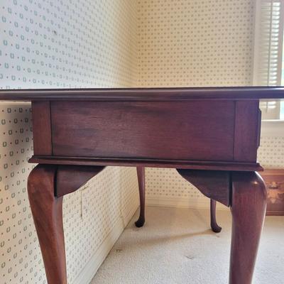 Queen Anne Style Two-Drawer Writing Table (3GB2-CE)