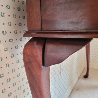 Queen Anne Style Two-Drawer Writing Table (3GB2-CE)
