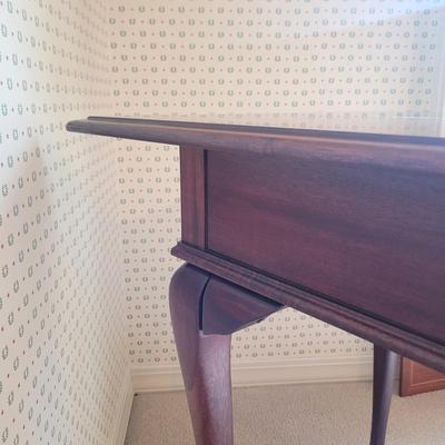 Queen Anne Style Two-Drawer Writing Table (3GB2-CE)