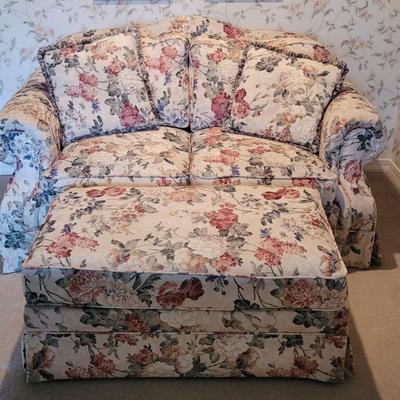 Haverty’s Floral Loveseat with Ottoman (3GB1-CE)