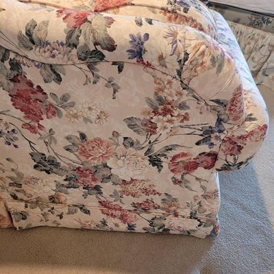 Haverty’s Floral Loveseat with Ottoman (3GB1-CE)