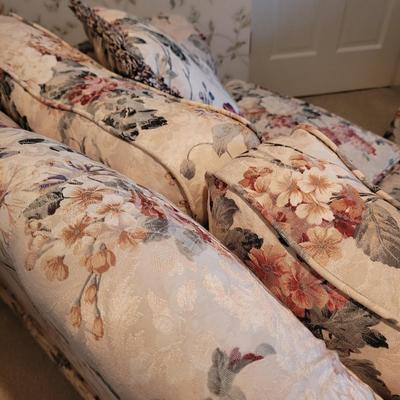Haverty’s Floral Loveseat with Ottoman (3GB1-CE)