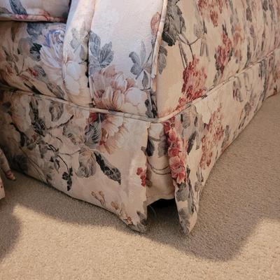 Haverty’s Floral Loveseat with Ottoman (3GB1-CE)