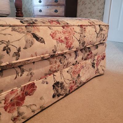 Haverty’s Floral Loveseat with Ottoman (3GB1-CE)
