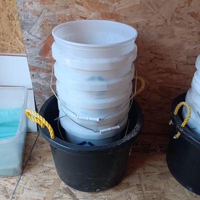 SIX 5 GALLON BUCKETS AND A TUB WITH ROPE HANDLES