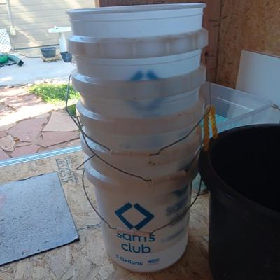 SIX 5 GALLON BUCKETS AND A TUB WITH ROPE HANDLES