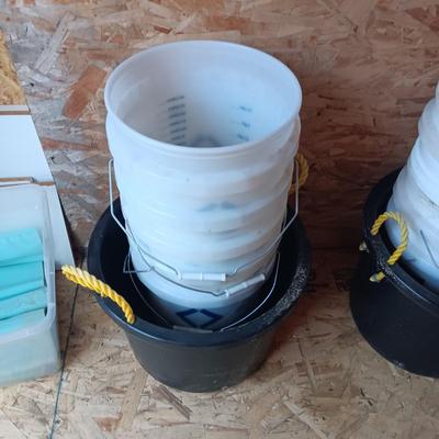 SIX 5 GALLON BUCKETS AND A TUB WITH ROPE HANDLES