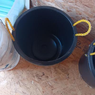 SIX 5 GALLON BUCKETS AND A TUB WITH ROPE HANDLES