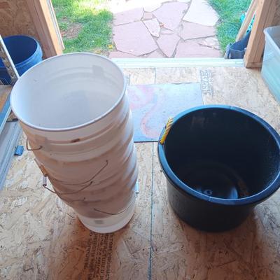 SIX 5 GALLON BUCKETS AND A TUB WITH ROPE HANDLES