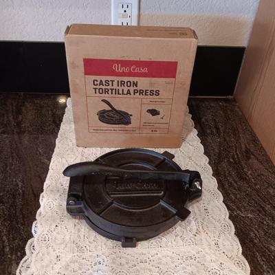 UNO CASA CAST IRON TORTILLA PRESS