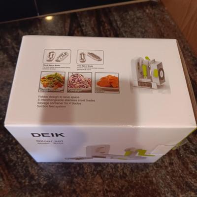 PAMPERED CHEF BATTER BOWL AND DEIK SLICER SET
