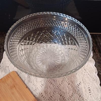 WOODEN CUTTING BOARD, SERVING BOWL AND CASSEROLE DISH