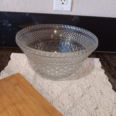 WOODEN CUTTING BOARD, SERVING BOWL AND CASSEROLE DISH