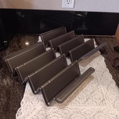 PAMPERED CHEF V SHAPED BAKING PANS AND A SMALL FOOD PROCESSOR