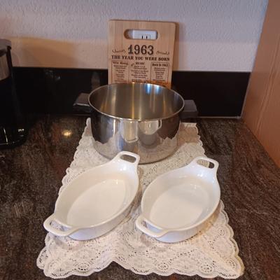 WOODEN CUTTING BOARD, STOCK POT AND 2 CASSEROLE DISHES