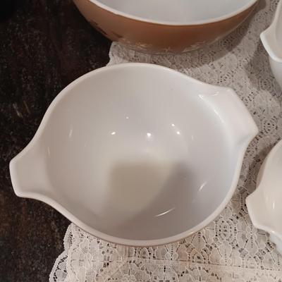 PYREX NESTING BOWLS IN GREAT SHAPE