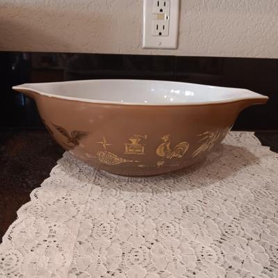 PYREX NESTING BOWLS IN GREAT SHAPE