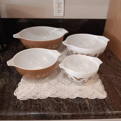 PYREX NESTING BOWLS IN GREAT SHAPE