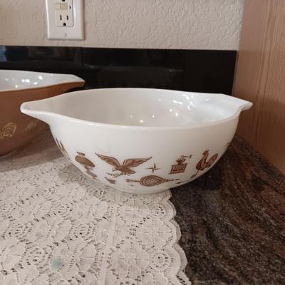 PYREX NESTING BOWLS IN GREAT SHAPE