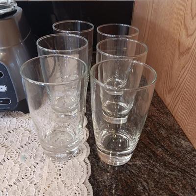 OSTER BLENDER, 6 TUMBLERS AND 2 STEMMED GLASSES