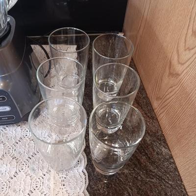 OSTER BLENDER, 6 TUMBLERS AND 2 STEMMED GLASSES
