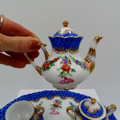 Tiny Tea Time