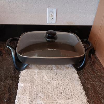LARGE PRESTO ELECTRIC FRYING PAN & LARGE TRAY/PLATTER