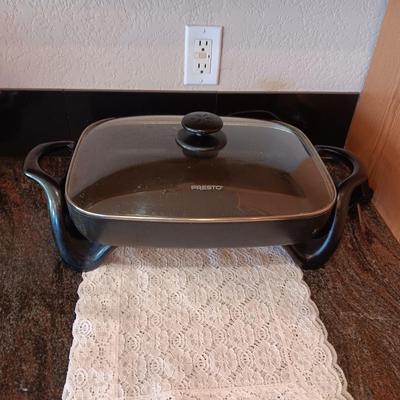 LARGE PRESTO ELECTRIC FRYING PAN & LARGE TRAY/PLATTER