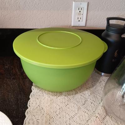 ICE INFUSION PITCHER, LARGE PLASTIC BOWL W/LID, 4 SOUP BOWLS 2 SERVING