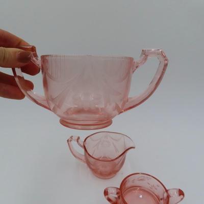 Pink glassware set (3 pieces)