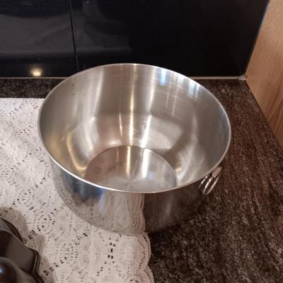 PAMPERED CHEF STONE BAR PAN, NORDIC WARE BUNDT PAN AND STAINLESS STEEL BOWL