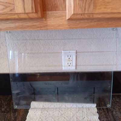 LARGE GLASS CUTTING BOARD AND WALL ART W/WORDS