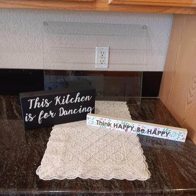 LARGE GLASS CUTTING BOARD AND WALL ART W/WORDS