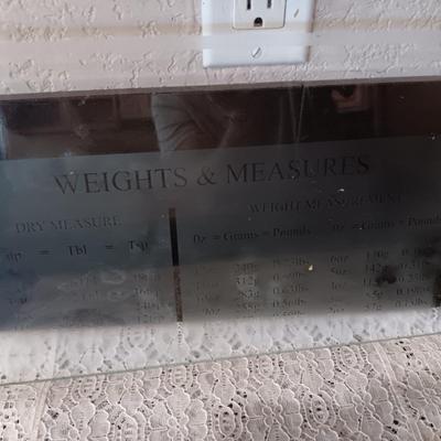 LARGE GLASS CUTTING BOARD AND WALL ART W/WORDS