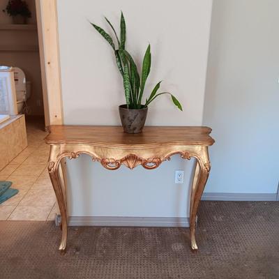 LIVE PLANT & ORNATE GOLD COLORED FOYER OR SOFA TABLE